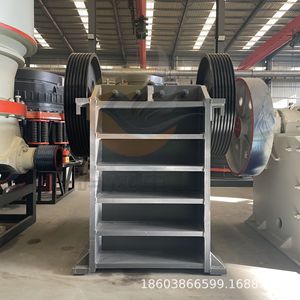 Trituradora de mandíbulas con capacidad de 15t/h para procesamiento de minerales, color blanco, motor AC - Product Image 2