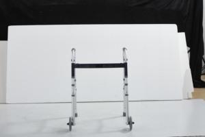 Déambulateur pliable en aluminium léger pour personnes âgées, nouveau modèle, avec deux roues avant - Product Image 2