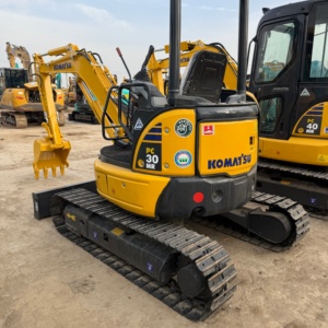 Mini-excavatrice hydraulique Komatsu PC30MR d'occasion de 3 tonnes, à balayage zéro, chenilles rétractables, moteur Yanmar, pompe à engrenages, pour usage intérieur - Product Image 1