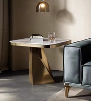 Table de luxe en marbre carré moderne contemporain en acier inoxydable noir et or, canapé d'angle, Table d'appoint