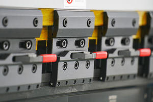 เครื่องกดเบรกไฟฟ้าแบบเต็ม40T 1000มม. เครื่องกดแบบเซอร์โวซีเอ็นซีไฟฟ้าอัตโนมัติสำหรับตลับลูกปืนอลูมิเนียมแผ่นขนาดเล็ก - Product Image 4