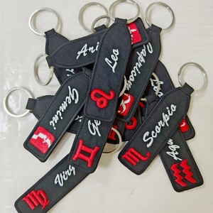 Regalo de tela Etiquetas de llavero bordadas Patrón de constelación Llaveros Logotipo personalizado Llaveros bordados - Product Image 4