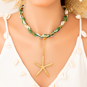 Collar con colgante de estrella de mar de acero inoxidable con bufanda de seda a cuadros verde y blanco, joyería de moda informal - Product Image 2