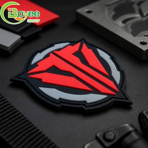 Patch en PVC souple personnalisé écologique avec logo sur mesure, patchs en PVC 3D pour vêtements et sacs - Product Image 1