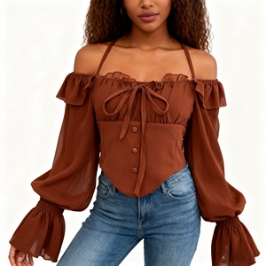 Chemise asymétrique à épaules dénudées et manches cloche pour femme, style crop top tendance - Product Image 1