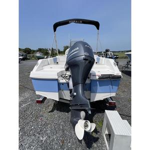 Bateau de travail et de divertissement professionnel Robalo R180 2025 avec moteur F115XB, 18'4 LOA, 8 poutres en fibre de verre et acier - Product Image 1