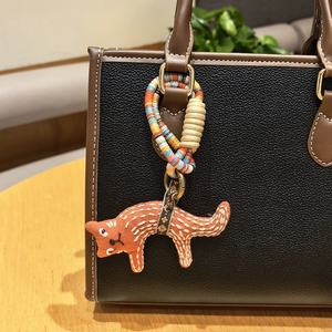 Nuevo Llavero de Peluche Portátil con Mosquetón de Corazón 2026, Ecológico, Muñeco 3D, Regalo de Cumpleaños, Colgante para Bolsa de Niños, Llavero de Tela con Dibujo Animado de Zorro - Product Image 4