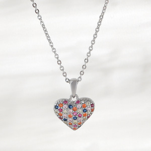 Collana con Ciondolo a Cuore in Zirconi Colorati 'Principessa Fuggitiva' alla Moda per Donne, Versatile Catena per Clavicola di Lusso Leggero e Trendy - Product Image 6