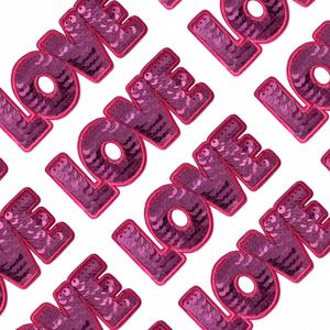 Patch brodé thermocollant brillant de haute qualité avec sequins rose vif motif 'love' - Product Image 4