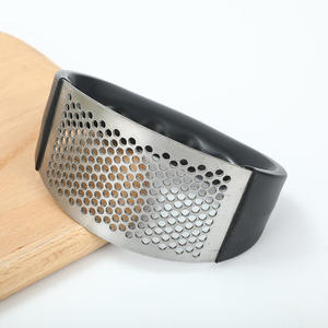 Prensa de ajo de acero inoxidable con forma de anillo, molinillo manual de ajo, herramienta de cocina para picar ajo - Product Image 3