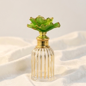 Decorative Glass <b>Perfume</b> Bottle Faceted Clear Flask Flower Shape Cap Refillable Fragrance <b>Container</b> for Gift Display - Product Image 3