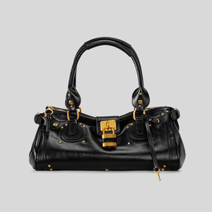 <span class=keywords><strong>Borsa</strong></span> a Tracolla Vintage Y2K in Pelle Invecchiata con Borchie e Lucchetto, Stile Cyberpunk, <span class=keywords><strong>Borsa</strong></span> Boston Retrò per Donna - Product Image 1