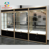 Vitrine de présentation moderne de luxe sur mesure avec mur en verre trempé, éclairage LED, cadre en aluminium, construction robuste pour usage commercial