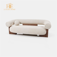 Fauteuil individuel moderne de style nordique pour salon, avec structure en bois massif et revêtement en laine, idéal pour se détendre