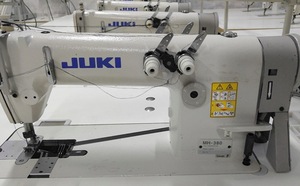 Machine à coudre industrielle à lit plat à double aiguille à point de chaînette JUKI MH 380 d'occasion, de haute qualité - Product Image 2