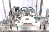Machine de remplissage, de bouchage et de capsulage de gouttes ophtalmiques conforme aux normes de salles blanches, pour une réduction des coûts de main-d'œuvre, destinée aux fournisseurs de solutions d'automatisation
