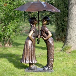 Jardin extérieur grandeur nature Bronze garçon et fille avec parapluie Statue - Product Image 3