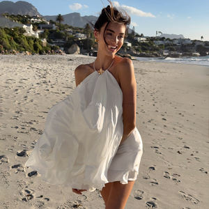 Vestido de Gasa sin Espalda Estilo Vacaciones en la Playa para Mujer, de Alta Calidad, Novedad, con Volantes Fluidos y Acentos Florales Metálicos Naturales, Ideal para Fiestas - Product Image 1