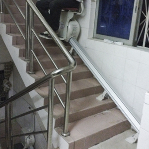 Elevador <span class=keywords><strong>de</strong></span> <span class=keywords><strong>Escaleras</strong></span> Recto Inalámbrico para el Hogar con Control Remoto y Arranque y Parada con un Solo Clic - Product Image 2