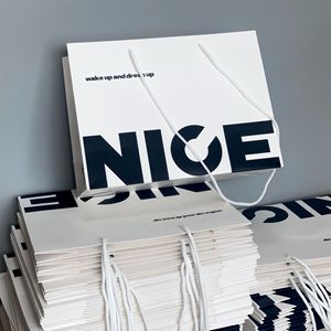 Borsa da <span class=keywords><strong>Shopping</strong></span> di Lusso Promozionale Nova Design in Carta Stampata Personalizzata con Logo per Abbigliamento <span class=keywords><strong>Uomo</strong></span> Donna - Product Image 1