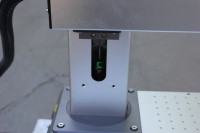 Équipement de marquage laser à fibre de petite taille 20W-50W, marqueur laser métallique haute précision