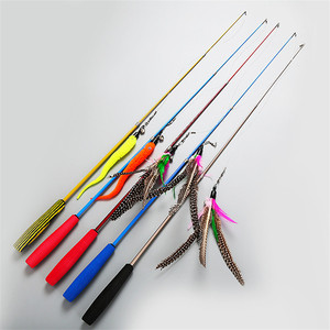 Nouvelle arrivée : Canne à pêche pour chat écologique et extensible avec plume colorée, en fibre de verre et EVA, jouet - Product Image 1