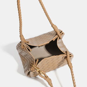 <strong>China</strong> Wholesale High Quality 2025 <strong>Designer</strong> <strong>Handbags</strong> PU Woven Shoulder-Bag Waterproof Durable Luxury <strong>Handbags</strong> for Women - Product Image 4