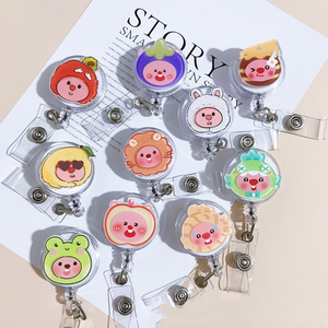 Porte-badge rétractable en acrylique avec clip métallique, design personnalisé Capybara, accessoires infirmiers - Product Image 3