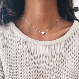 Collar Sencillo y Exquisito con Colgante de Corazón de Durazno en Aleación, Gargantilla Simple - Product Image 1