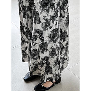 เดรสลายดอกไม้ฤดูร้อนปี 2025 สำหรับผู้หญิง สวยงาม พิมพ์ลายหมึก สไตล์โกธิค หวาน ความยาวปานกลาง ช่วยให้ดูผอม ช่วงหลังเปลือย เซ็กซี่ - Product Image 2