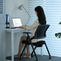 Chaise de formation moderne avec tablette d'écriture intégrée, design empilable, système de tablette rotative à 360°, dossier en maille, roulettes silencieuses