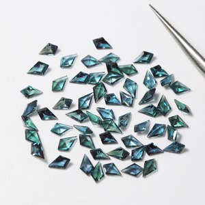 <span class=keywords><strong>Alejandrita</strong></span> creada en laboratorio 2, 5X4 Piedra preciosa <span class=keywords><strong>verde</strong></span> Forma de cometa desnuda con efecto de cambio de color Directo de fábrica para ajuste de joyería - Product Image 1