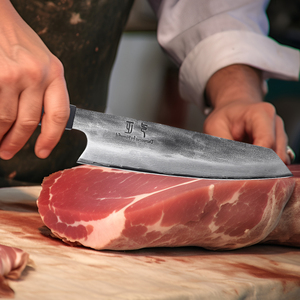 Coltello da Chef Kirisuke Premium Forgiato a Mano con Lama Damascata Tsuchime e Manico in Legno Scuro - Product Image 2