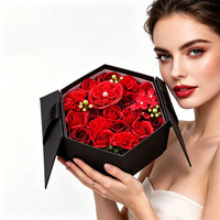 Boîte-cadeau en forme de sac à main avec fleurs artificielles en savon hexagonal fait main, rose et hortensia, pour la Saint-Valentin, la fête des mères, la remise des diplômes