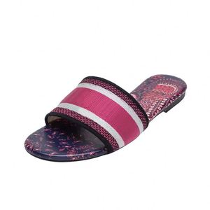 Sandales et pantoufles de créateur en gros avec broderie, sandales plates de luxe pour la plage, pantoufles de créateur de luxe pour femmes - Product Image 2