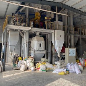 Mélangeur vertical pour aliments pour animaux de ferme, volailles, bétail, poulets, porcs, <span class=keywords><strong>réservoir</strong></span> de mélange, broyeur d'aliments et ligne de production d'aliments en <span class=keywords><strong>granulés</strong></span> - Product Image 2