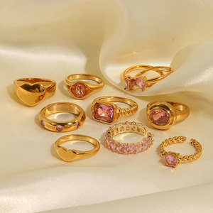 RFJEWEL 빛나는 스테인레스 스틸 골드 도금 반지 CZ 돌 조정 가능한 반지 핑크 스톤 간단한 반지 - Product Image 3