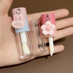 Tube d'huile à lèvres rond de 4 ml avec logo personnalisé, tube de gloss à lèvres rose vide avec pendentif mignon et pinceau, emballage cosmétique - Product Image 3