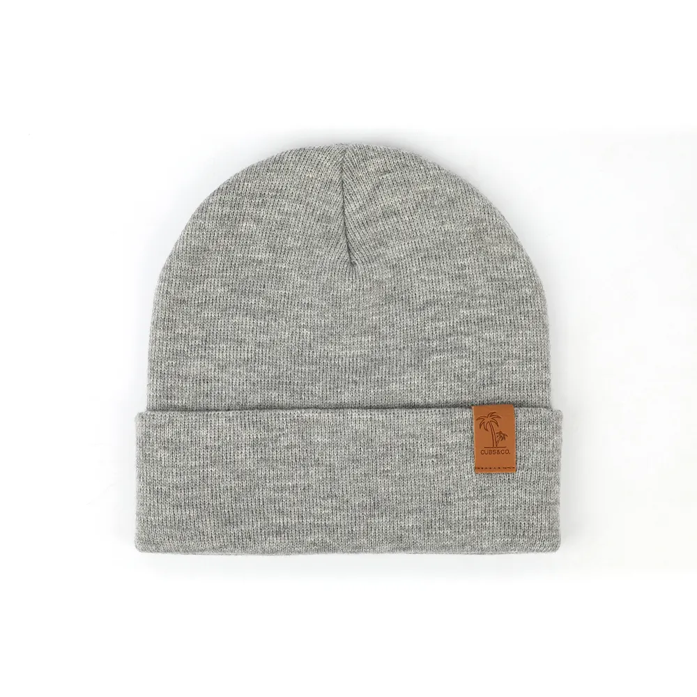 주문 겨울 보호 100% 아크릴 겹 테두리 성숙한 가죽 헝겊 조각 로고는 온난한 베레모 뜨개질을 한 모자를 지킵니다