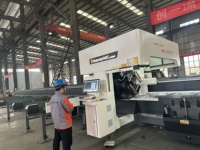 Nouvelle découpeuse laser CNC automatique latérale pour tubes, avec refroidissement par eau et contrôle Cypcut, pour les cadres d'équipements de fitness et de machines de gym