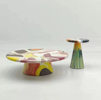 Table ronde moderne personnalisée en fibre de verre, motif graffiti arc-en-ciel coloré, dessiné à la main, table d'appoint à motifs colorés