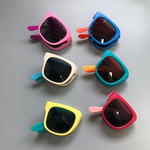 <span class=keywords><strong>Occhiali</strong></span> <span class=keywords><strong>da</strong></span> <span class=keywords><strong>sole</strong></span> per bambini di nuova moda all'ingrosso <span class=keywords><strong>occhiali</strong></span> <span class=keywords><strong>da</strong></span> <span class=keywords><strong>sole</strong></span> per bambini <span class=keywords><strong>occhiali</strong></span> <span class=keywords><strong>da</strong></span> <span class=keywords><strong>sole</strong></span> per ragazzi <span class=keywords><strong>occhiali</strong></span> <span class=keywords><strong>da</strong></span> <span class=keywords><strong>sole</strong></span> resistenti UV per ragazze con Logo personalizzato - Product Image 4