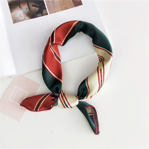 Bandana Quadrata Stampata Genya 50*50cm, Foulard Decorativo in Poliestere, Bandana <span class=keywords><strong>per</strong></span> <span class=keywords><strong>Capelli</strong></span> da <span class=keywords><strong>Donna</strong></span> - Product Image 6