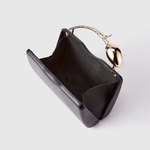 Nouvelle arrivée : Pochette de soirée en cuir PU tendance avec chaînes, coque rigide et bandoulière chaîne - Product Image 5