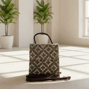 Sac bandoulière mini bohème gris en tissu tapis imprimé à la main, sac de voyage fait main, vente en gros, export Inde - Product Image 1