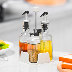 En <span class=keywords><strong>gros</strong></span>, ensemble de cruches en verre avec support pour distributeurs d'huile, <span class=keywords><strong>vinaigre</strong></span>, <span class=keywords><strong>sel</strong></span> <span class=keywords><strong>et</strong></span> poivre, <span class=keywords><strong>et</strong></span> organisateur de bouteilles <span class=keywords><strong>et</strong></span> pots à épices de table - Product Image 1