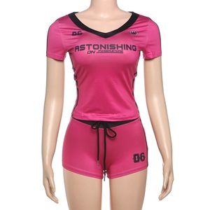 Set sportivo da donna 2 pezzi Top corto Basic con scollo a V e Mini Shorts elasticizzati sopra il ginocchio abiti da attività alla moda con stampa lettere nere - Product Image 6