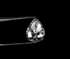 เพชรทรงลูกแพร์ขนาด 1.46 กะรัต 8.4x6.6 มม. เพาะเลี้ยงในห้องปฏิบัติการ ได้รับการรับรองจาก IGI สีแฟนซี ทรงเจียระไนพิเศษสำหรับทำเครื่องประดับ - Product Image 6