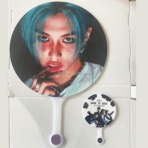 พัดพลาสติกใสแบบมีรูปภาพพิมพ์ลายโฮโลแกรมสไตล์เคป๊อปขนาดเล็ก - Product Image 3