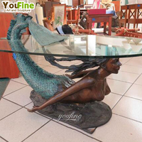 Table basse sirène en bronze sur mesure avec plateau en verre, sculpture artisanale sur le thème de l'océan